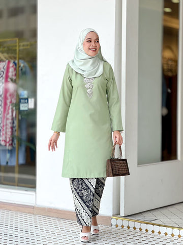 Sarimah batik cotton  (Sage green)